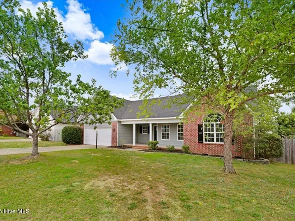 612 Fairbluff Drive, Hope Mills, NC 28348