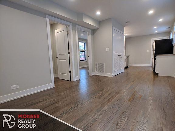2nd image of 2315 N Southport Ave #2315CH2