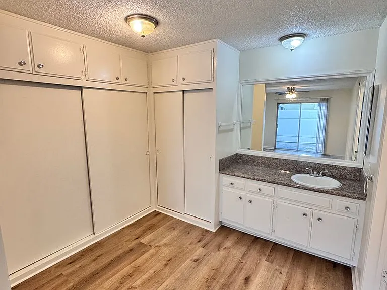3781 Green Ave #2 — Photo 18