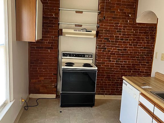 3rd image of 530 E 6th St APT 2