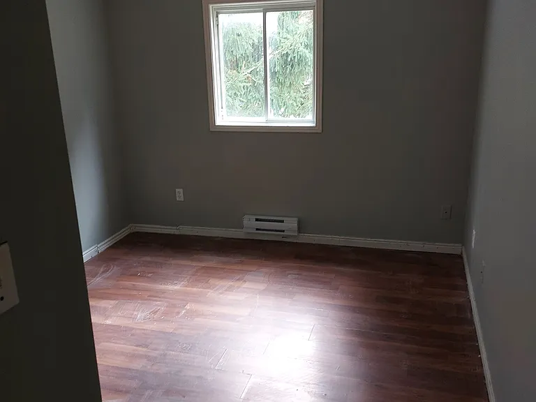 303 Killaly St W — Photo 8