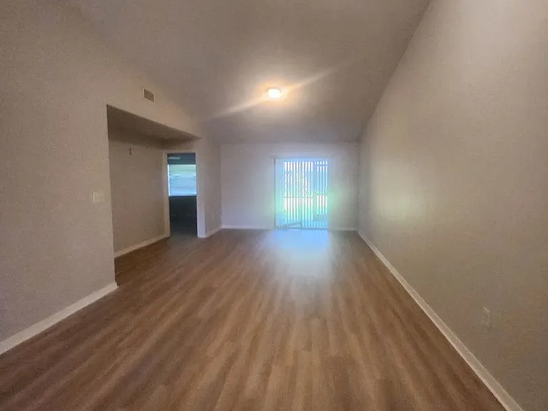 2824 Coleman Ct W — Photo 4