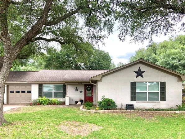 2210 Sue St, El Campo, TX 77437