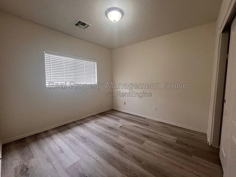 9503 N 82nd Ln — Photo 17