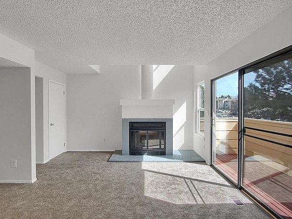 large main living area and lots of light!