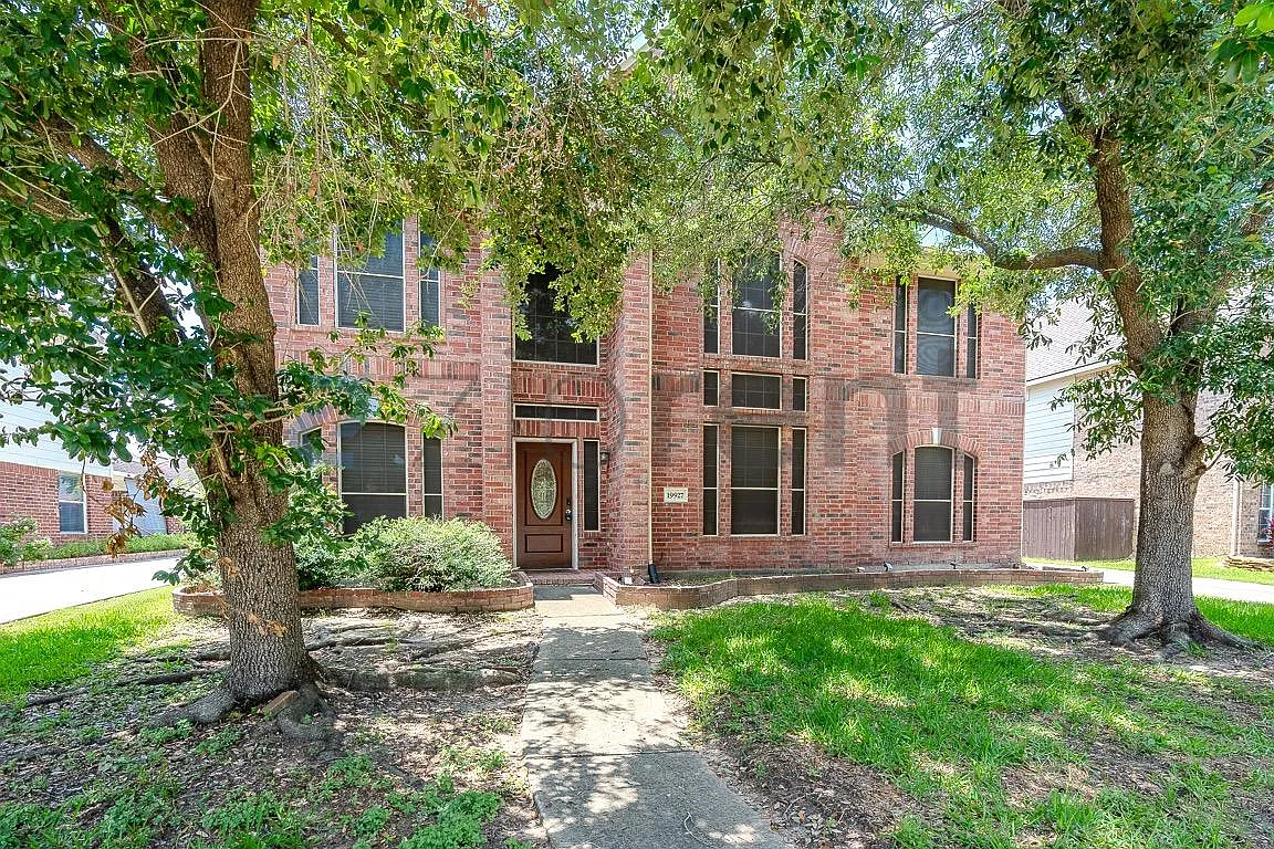 6 bed, 3774 sqft, $3,525 — Photo 3