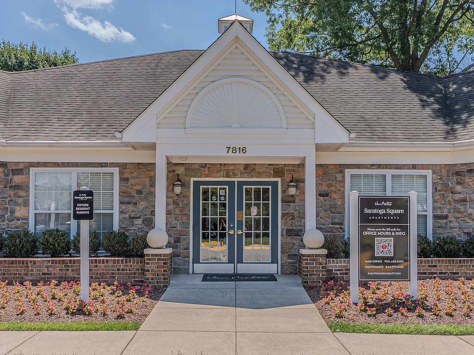 Saratoga Square — Photo 1