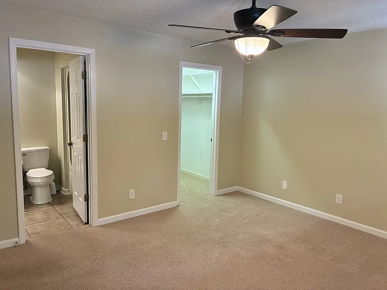 304 Live Oak Ln — Photo 8
