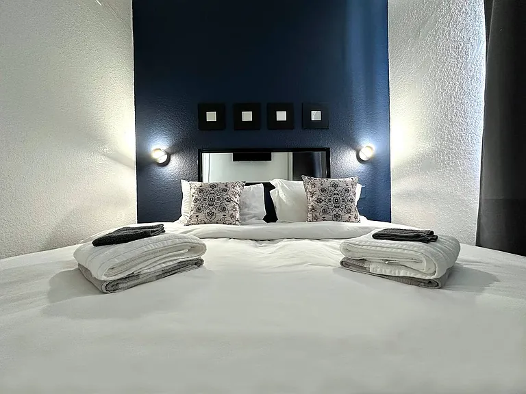 Choose between 1 King Bed or 2 Twin Beds for a restful and customizable stay.