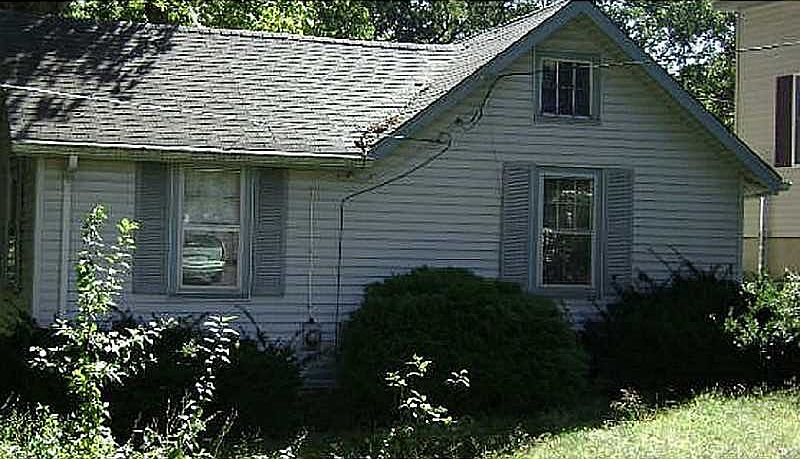 2nd image of 110 Everglade Ave