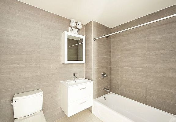 5th image of 90-02 Queens Blvd #625