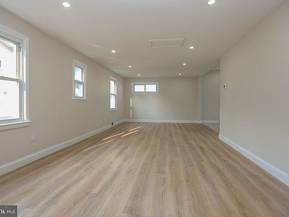 5th image of 17 E Cooke Ave