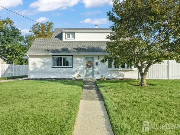 9 Nimitz Pl, Sayreville, NJ 08872
