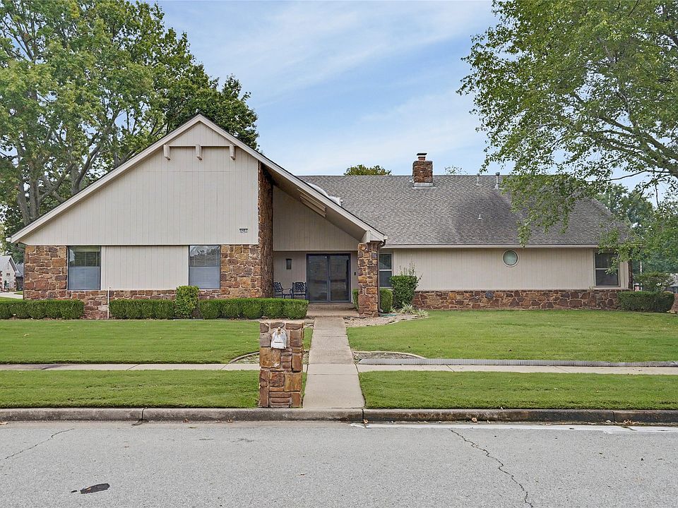1st image of 8401 Fairway Pl