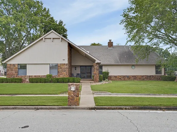 8401 Fairway Pl, Broken Arrow, OK 74011