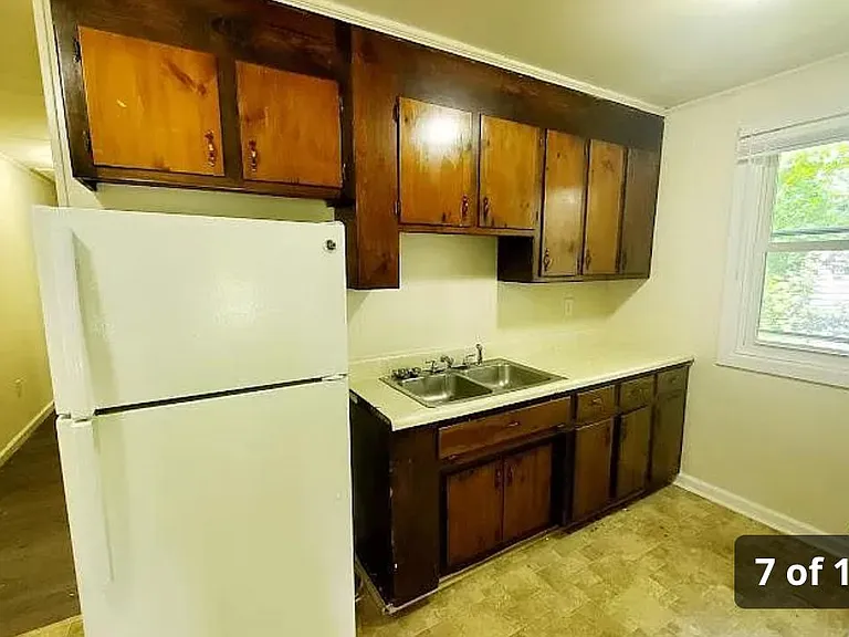 709 Kirkham St — Photo 3
