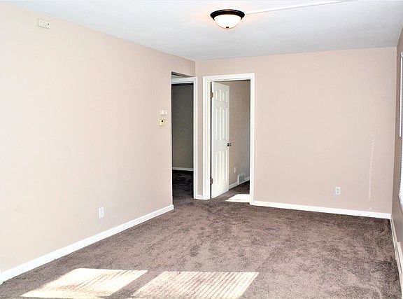 2nd image of 622 River Park Dr