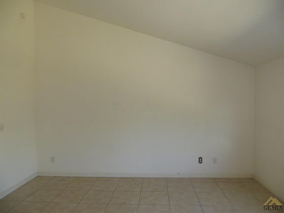 3rd image of 5012 El Palacio Dr