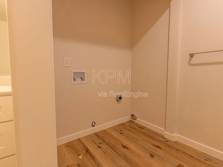 955 Academy St — Photo 22