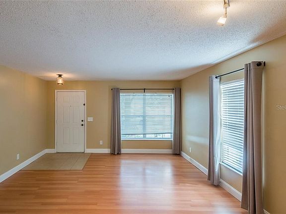 3rd image of 2041 Knollcrest Dr
