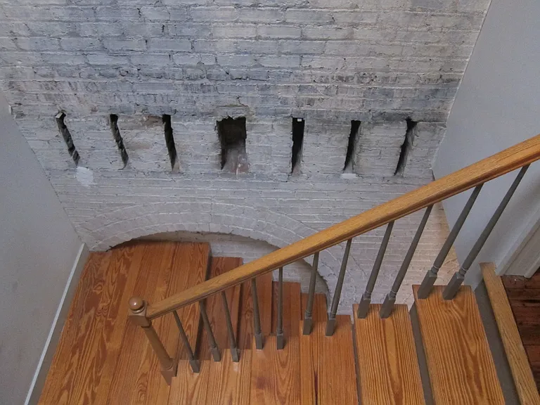 331 S Davie St — Photo 5