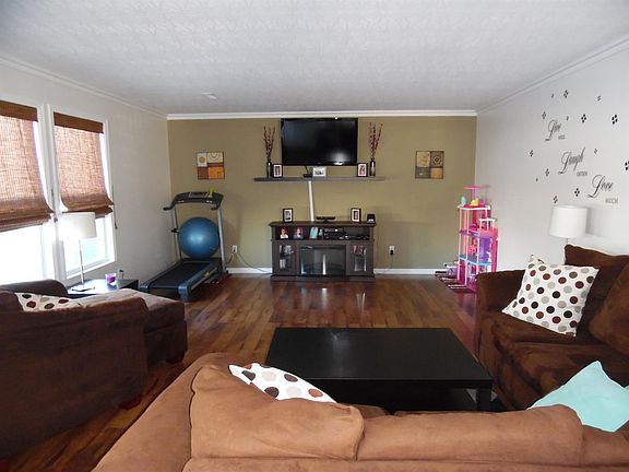 2nd image of 5564 Windsor Ct