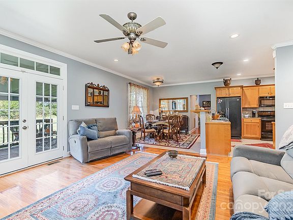 4th image of 133 Donsdale Dr