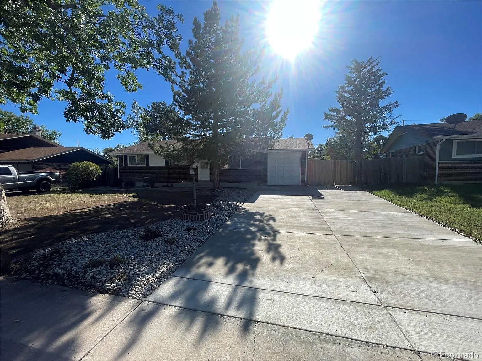 5 bed, 3.0 bath, 2296 sqft, $2,900 — Photo 2