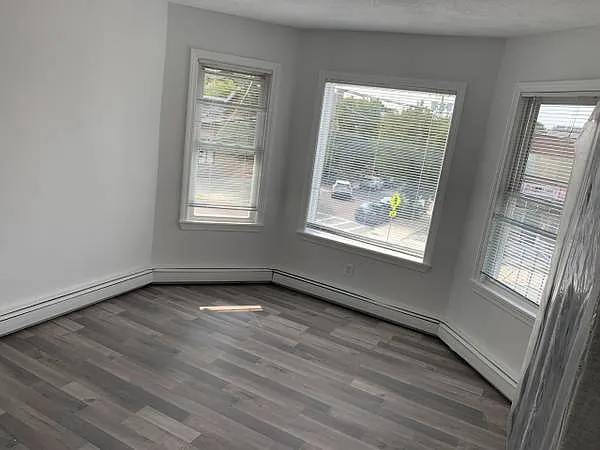 4 bed, $3,900 — Photo 2