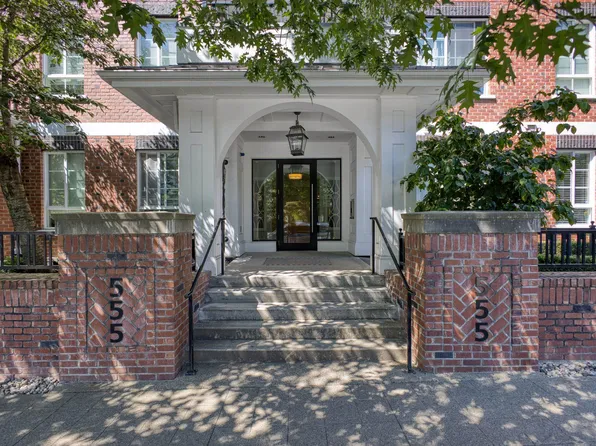 555 Foster Ave #415, Coquitlam, BC V3J 0B6