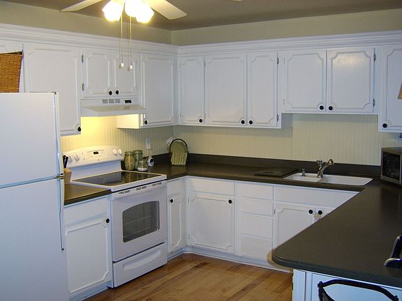 Large Kitchen, room to eat in, new flat top stove, hardwood floors