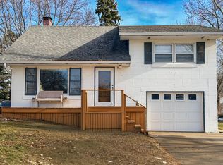 310 Fremont Ave N, Lake Preston, SD 57249