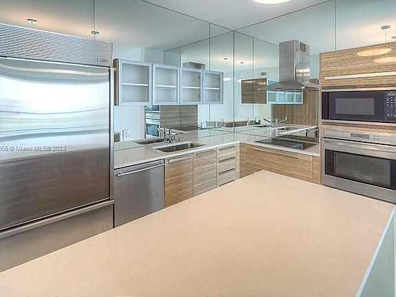 3rd image of 2020 N Bayshore Dr APT 1503