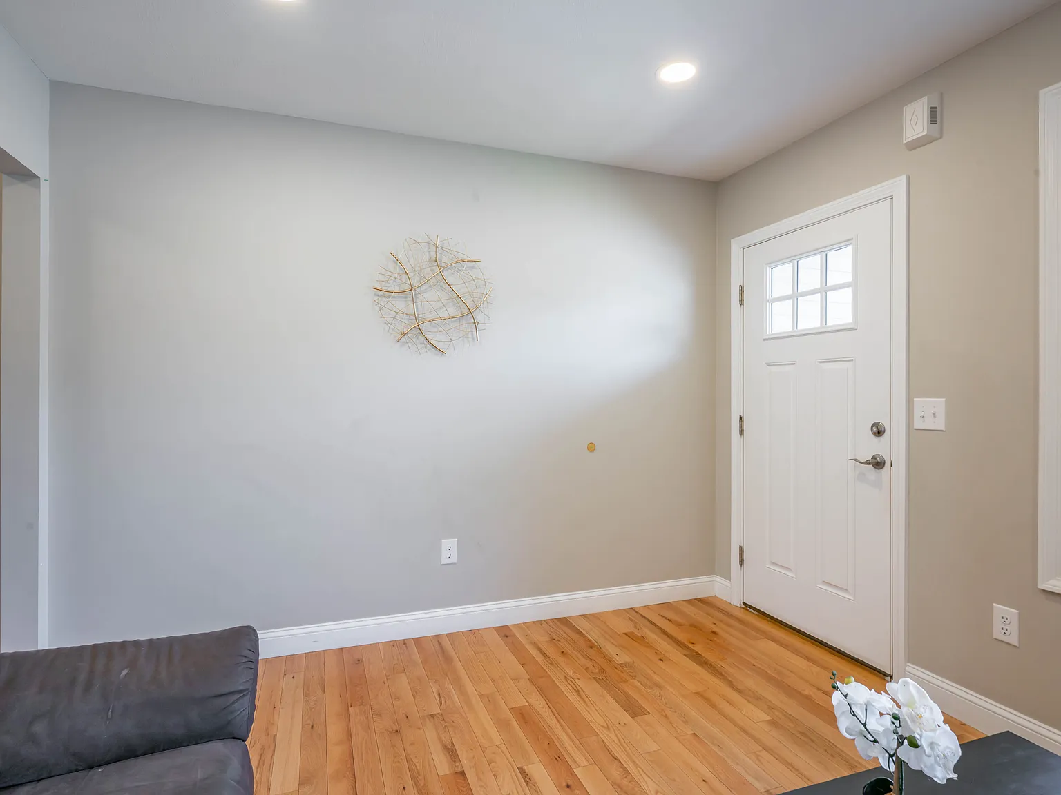 2 bed, 1925 sqft, $4,000 — Photo 2