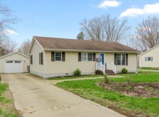 308 W Oak St, Heyworth, IL 61745