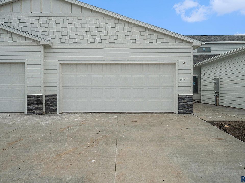 1st image of 2303 E Cama Pl
