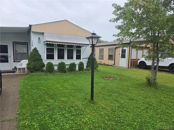 1100 Brookwood Dr, Derby, NY 14047