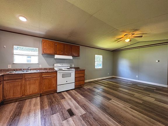 4th image of 225 Community Dr #3