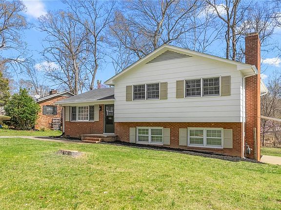 3rd image of 3005 Twin Lakes Dr
