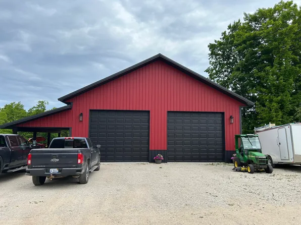 21640 E Ridge Rd, Grand Marais, MI 49839