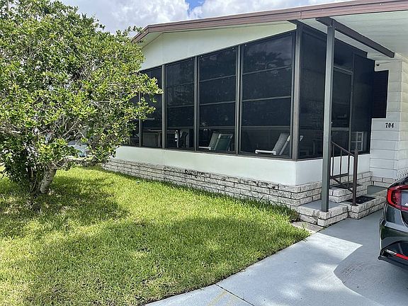 2nd image of 704 Arrow Ln