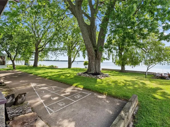 11273 Harbourview Rd, Wainfleet, ON L3K 5V4