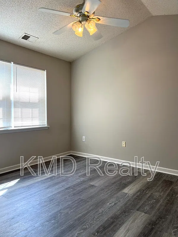 3 bed, 2.0 bath, $1,595 — Photo 4