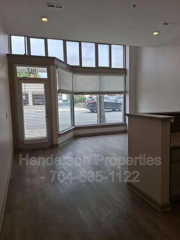 2 bed, 1.0 bath, 1075 sqft, $2,295 — Photo 3