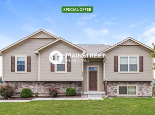 310 Golfview Dr, Pleasant Hill, MO 64080