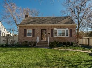 50 Sullivan Rd, Farmingdale, NY 11735