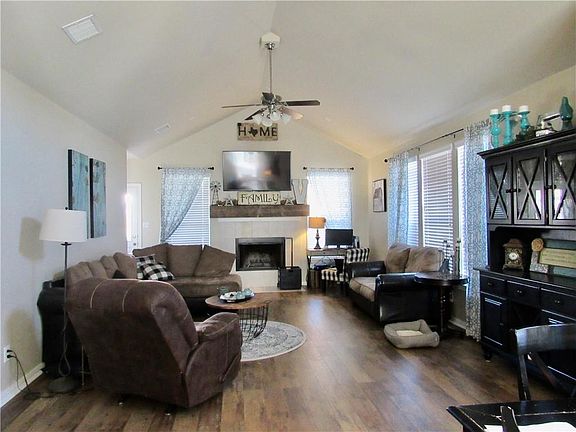 5th image of 1222 Montell Ln