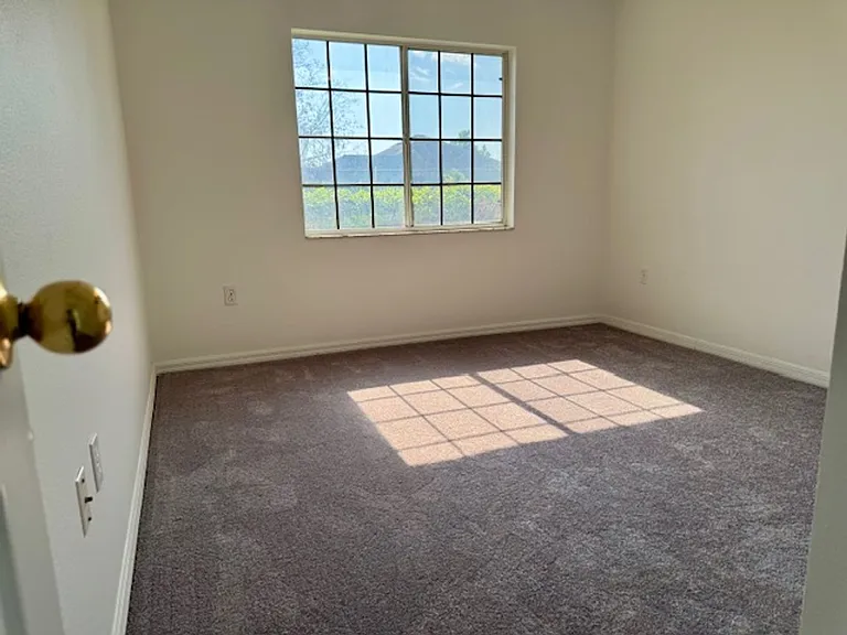 838 Hillcrest Dr — Photo 15