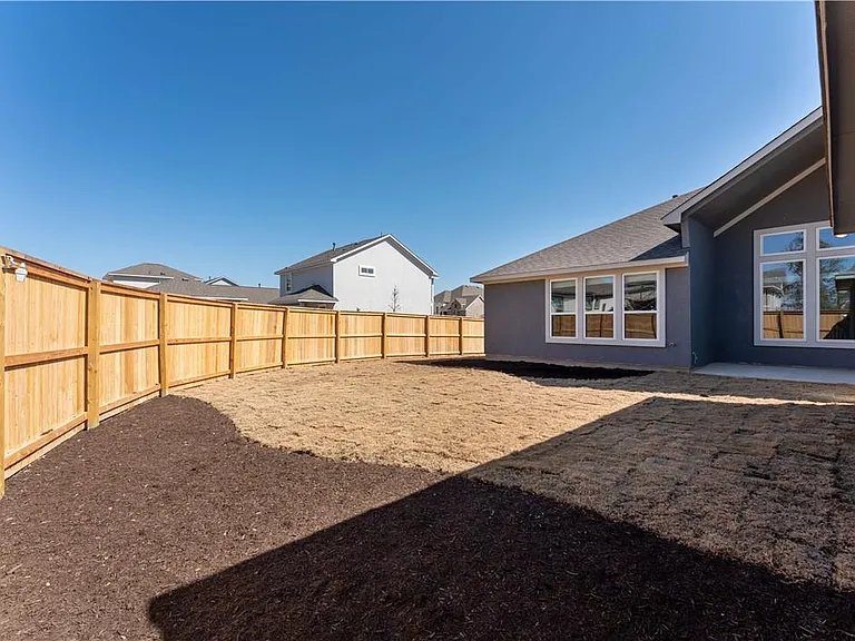 1101 Kerrwood Way — Photo 30