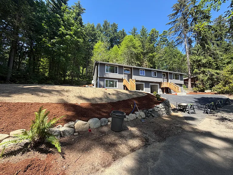 Old Military Rd NE — Photo 6